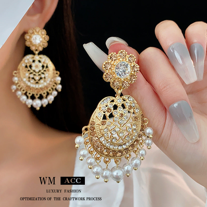 Sier Pearl Retro Temperament Palace Style Earrings