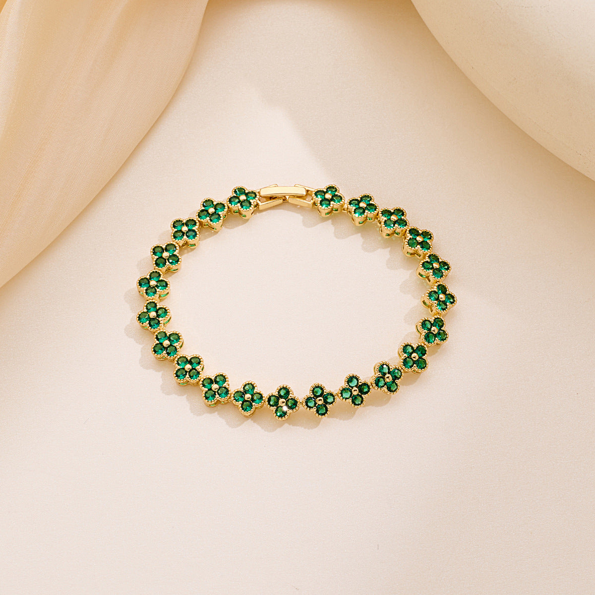 Women's Full Diamond Clover Fashion Design Luxurious Color Bracelet