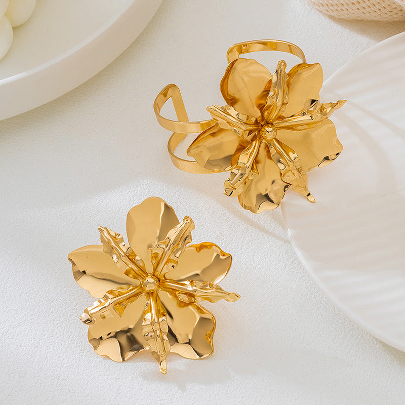 Women's Exaggerated Three-dimensional Large Flower Graceful Fashionable Rings