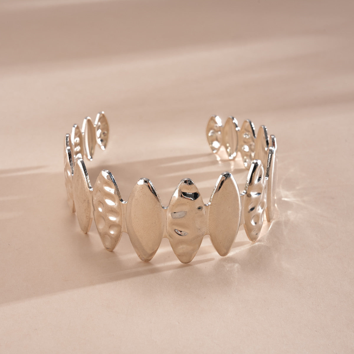 Women's Metal Pleated Flowers Openings Suit Niche Exaggerated Light Luxury Bracelet