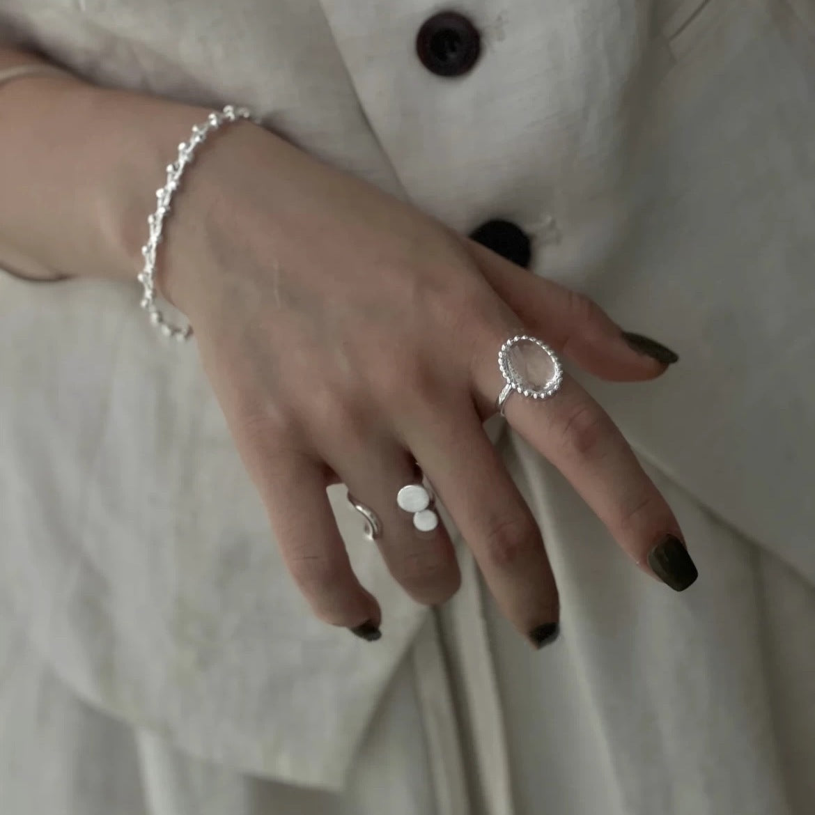 Exquisite Oval Female Niche Design Fashion Commuter Ring