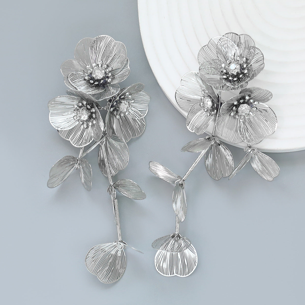 Women's Spring Alloy Flower Exaggerated Metal Earrings