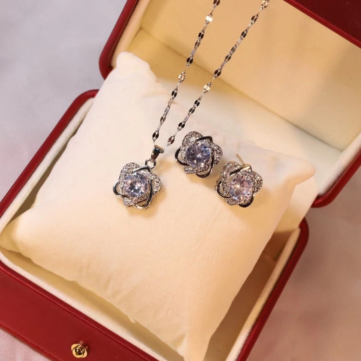 Suit Live Female Light Luxury Minority Necklace