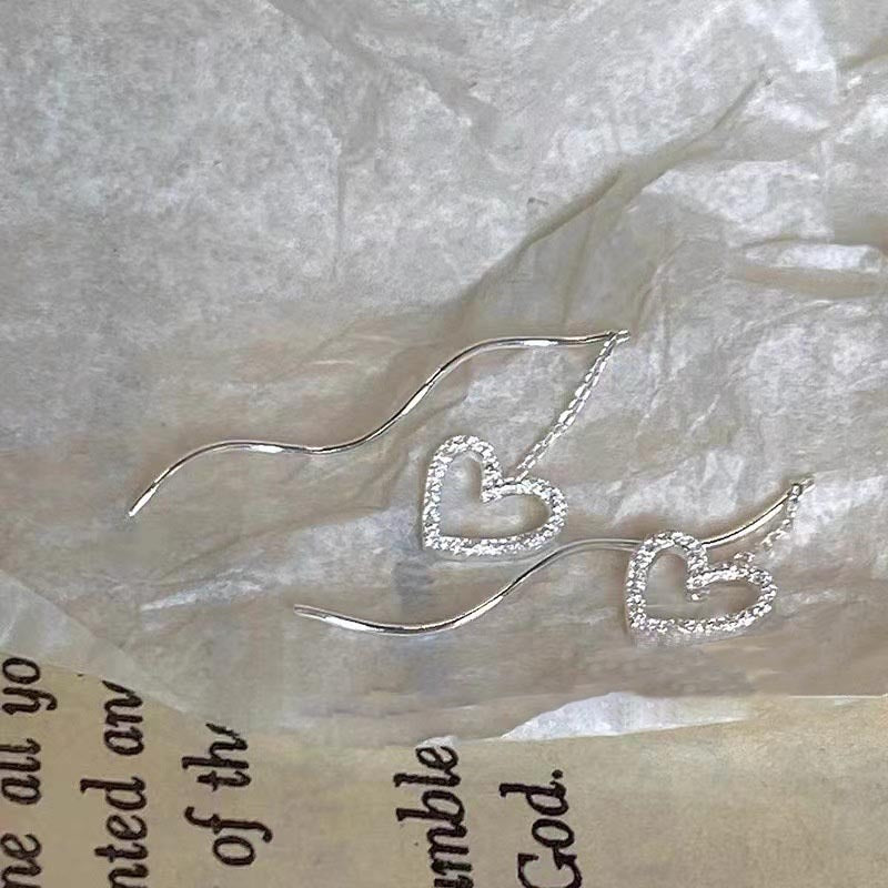 Women's Studded Hollow Frosted Heart-shaped Wavy Ear Threads Light Luxury Minority Stud Earrings