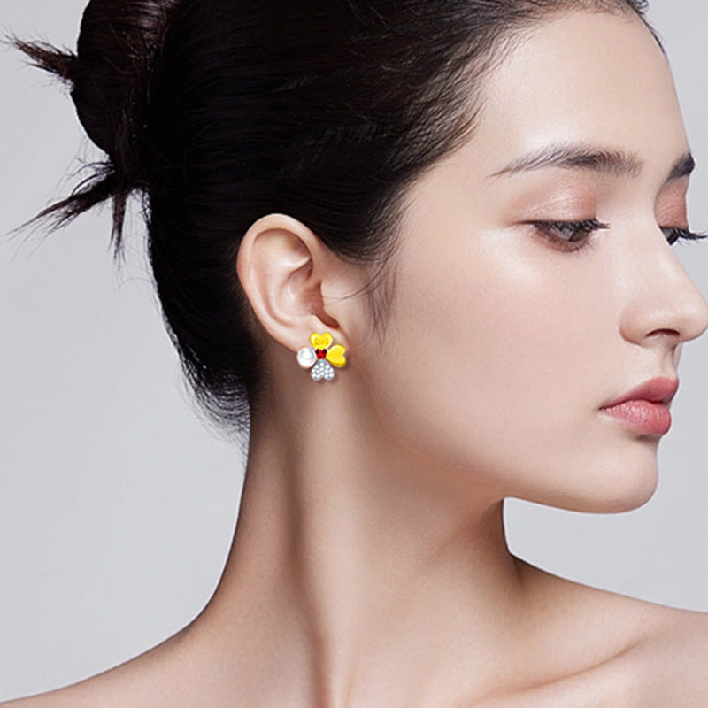 Sier Heart-shaped Pearl Light Luxury Ear Earrings