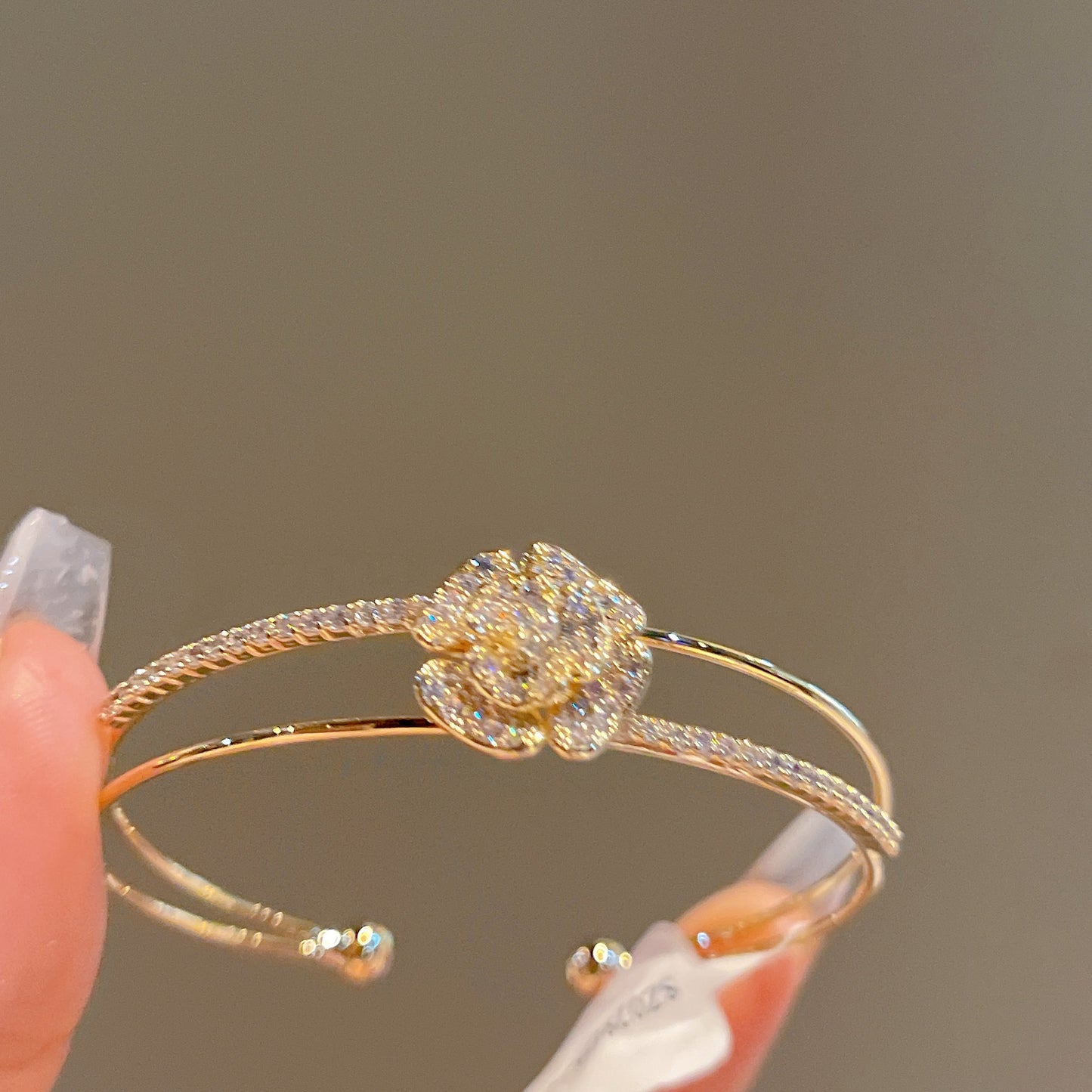 Full Diamond Flower Opening Adjustable Beauty's Favorite Hand Bracelet