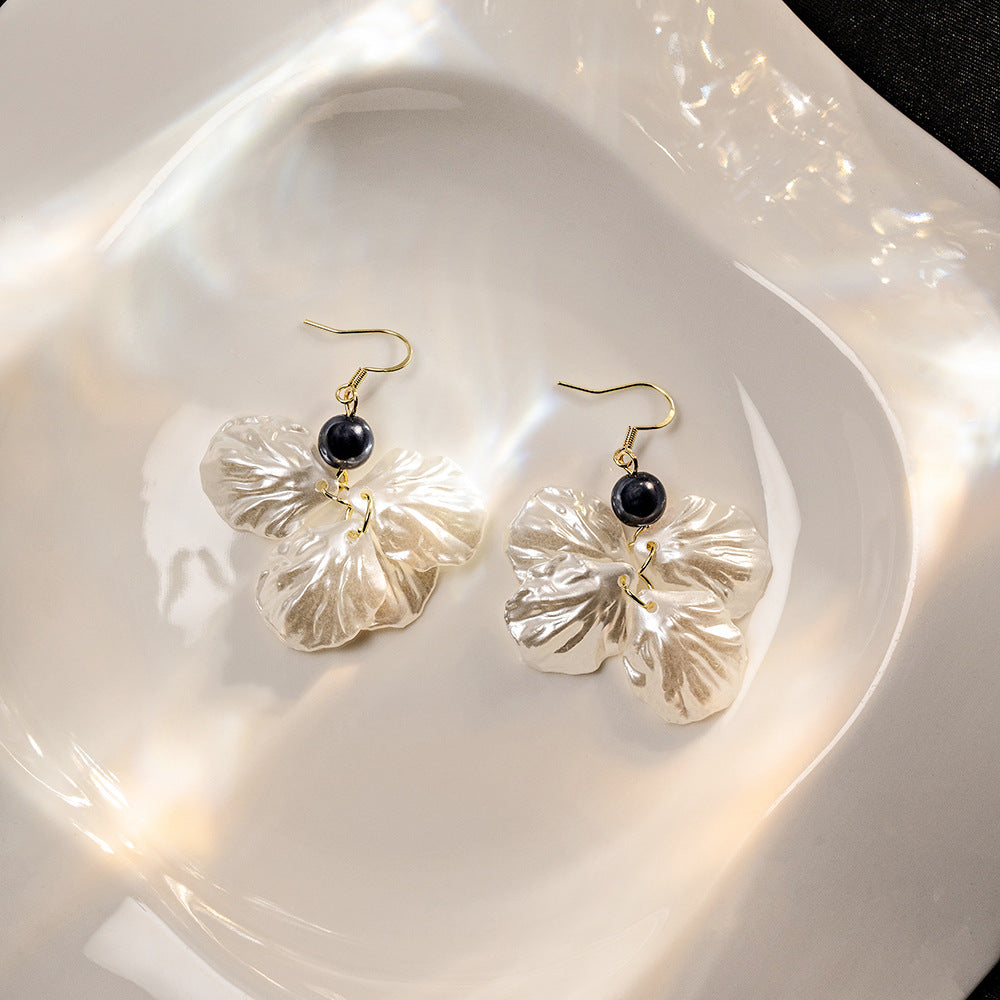 Women's Needle Super Mori Shell Eardrops Gentle Atmosphere Style Pearl Niche Earrings