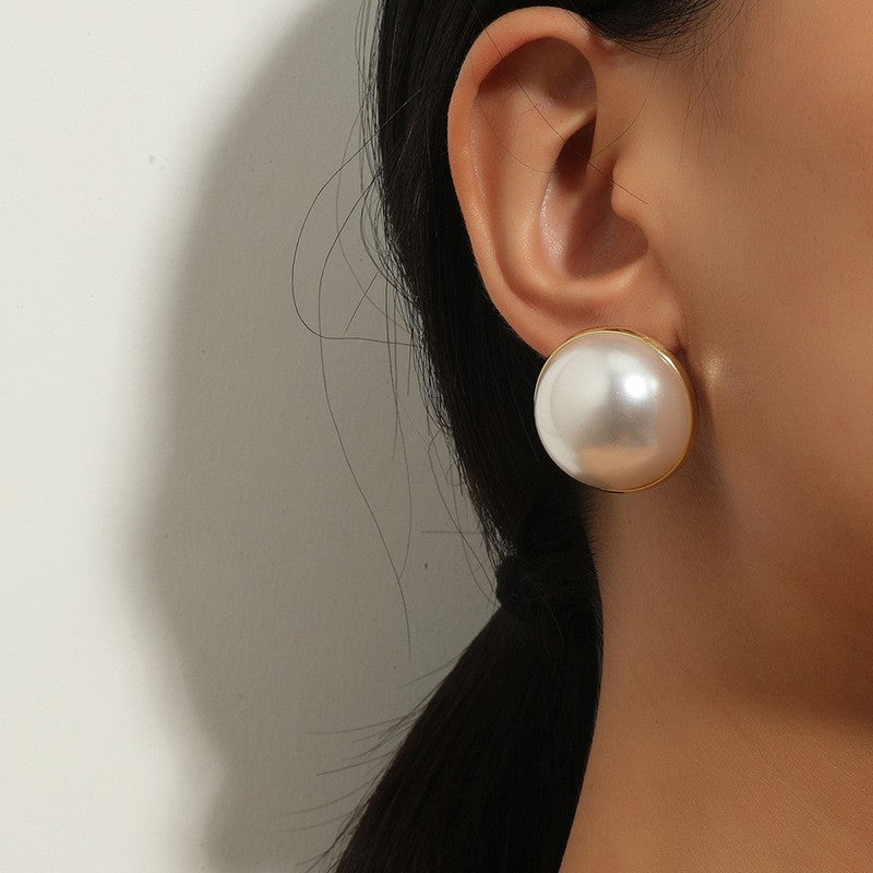 Women's Broadcast Elegant Temperamental Pearl Light Luxury Simple Geometric Round Bottom Stud Earrings