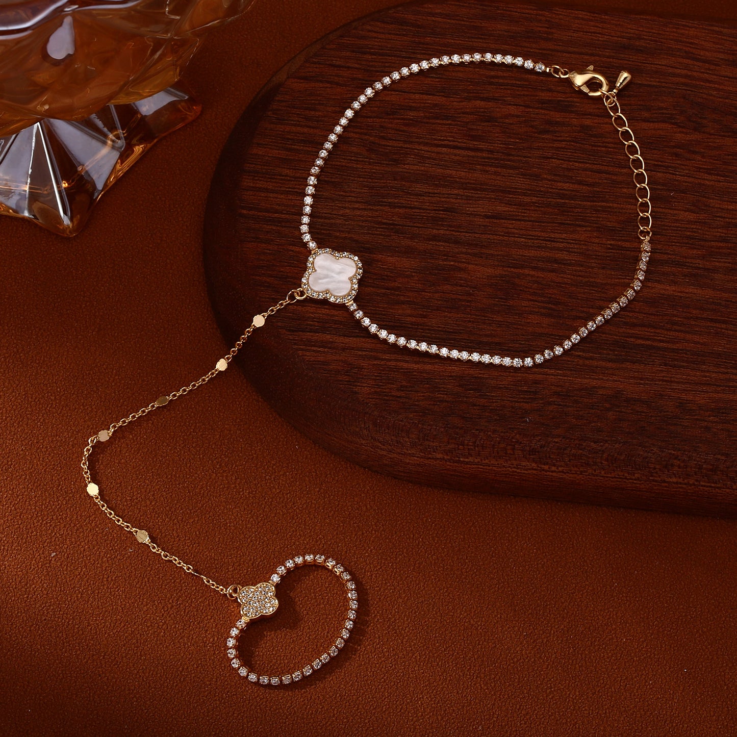 Plated Real Gold Sweet Cool Style Finger Chain Integrated Fashion Bracelet