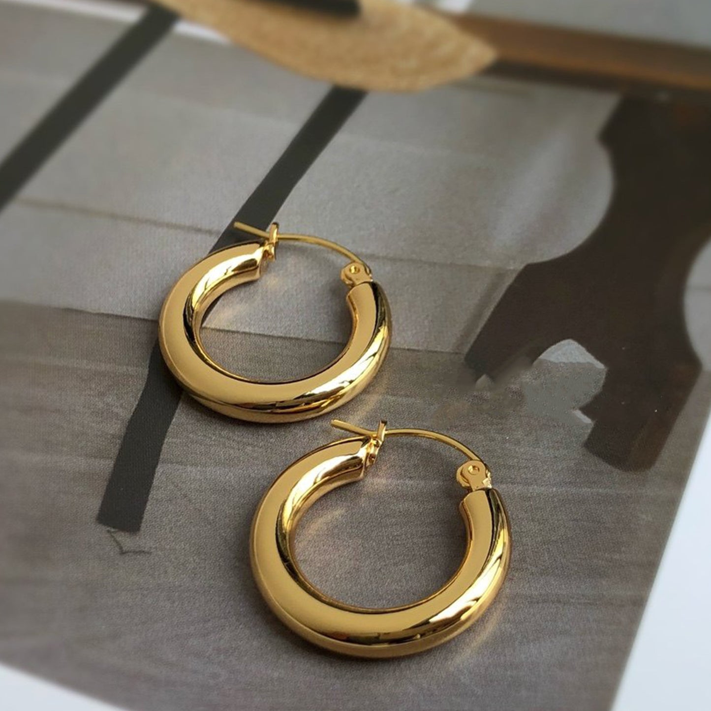 Solid Metallic Texture Simple Clip Circle Earrings