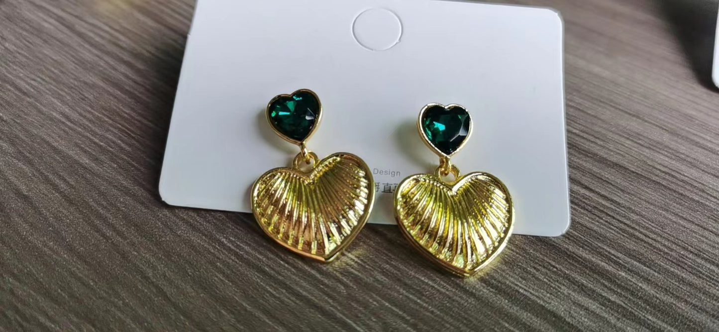 Light Luxury Minority Design Sense Trendy Three-dimensional Shell Pattern Fashionable Earrings