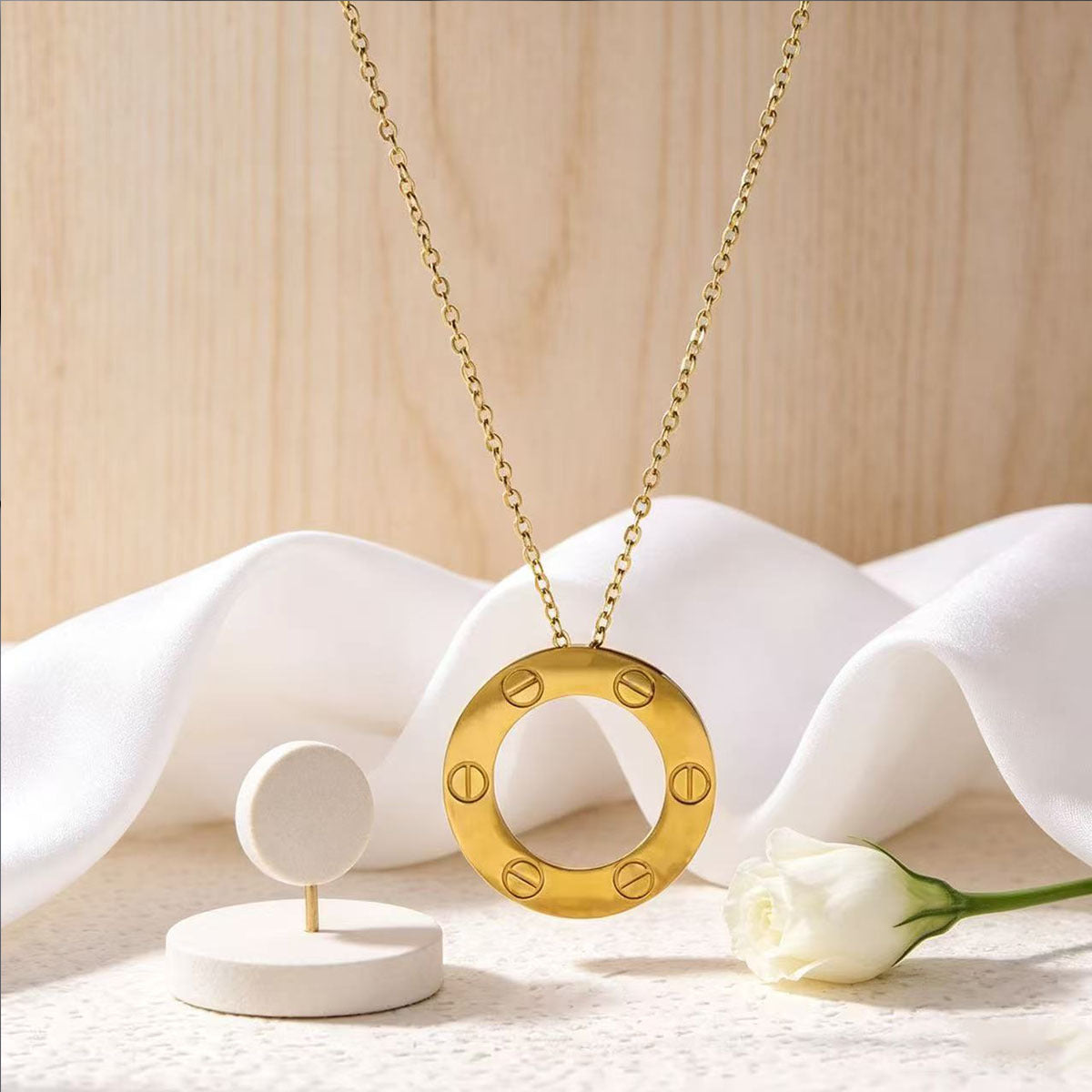 Round Cake Circle Clavicle Chain Design Titanium Necklace
