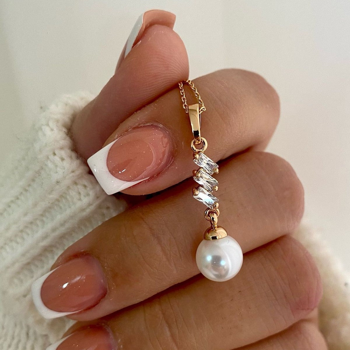 Affordable Luxury Imitation Pearl Suite Personality Rings