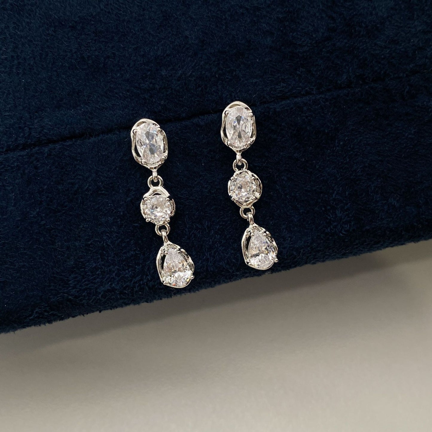 Delicate Super Shining Geometric Water Drop Zircon Tassel Light Luxury Ear Clip