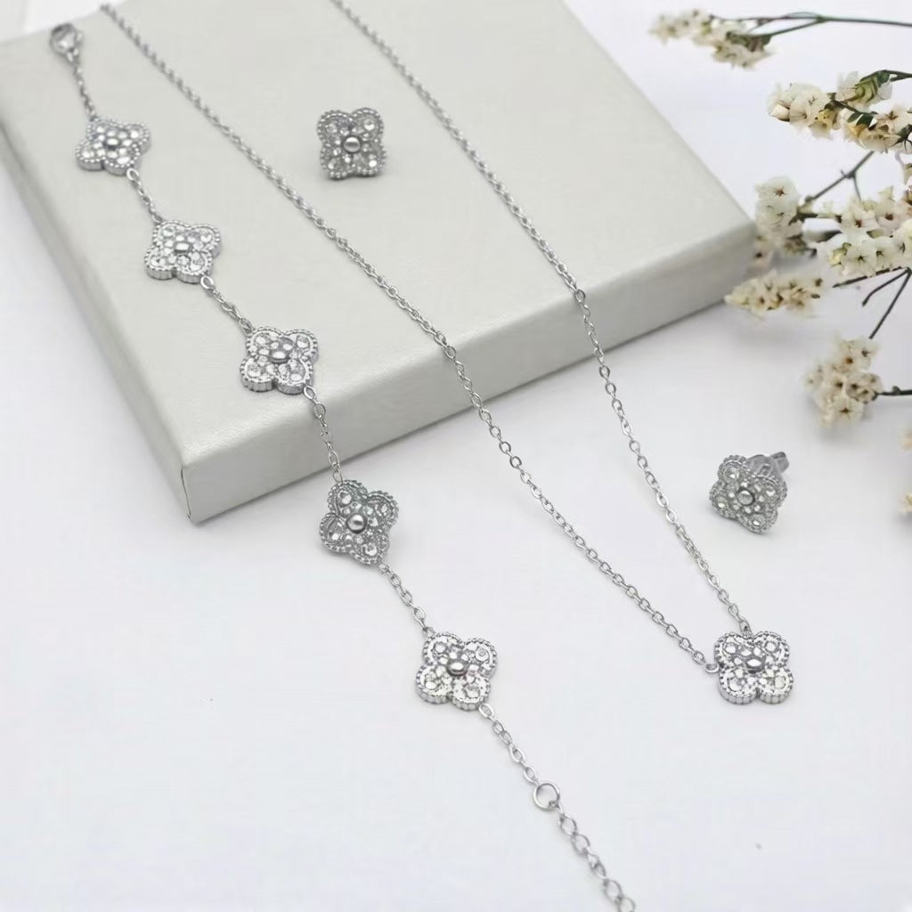 Clover Pork Belly Female Titanium Steel No Fading Diamond Double-sided Bracelets