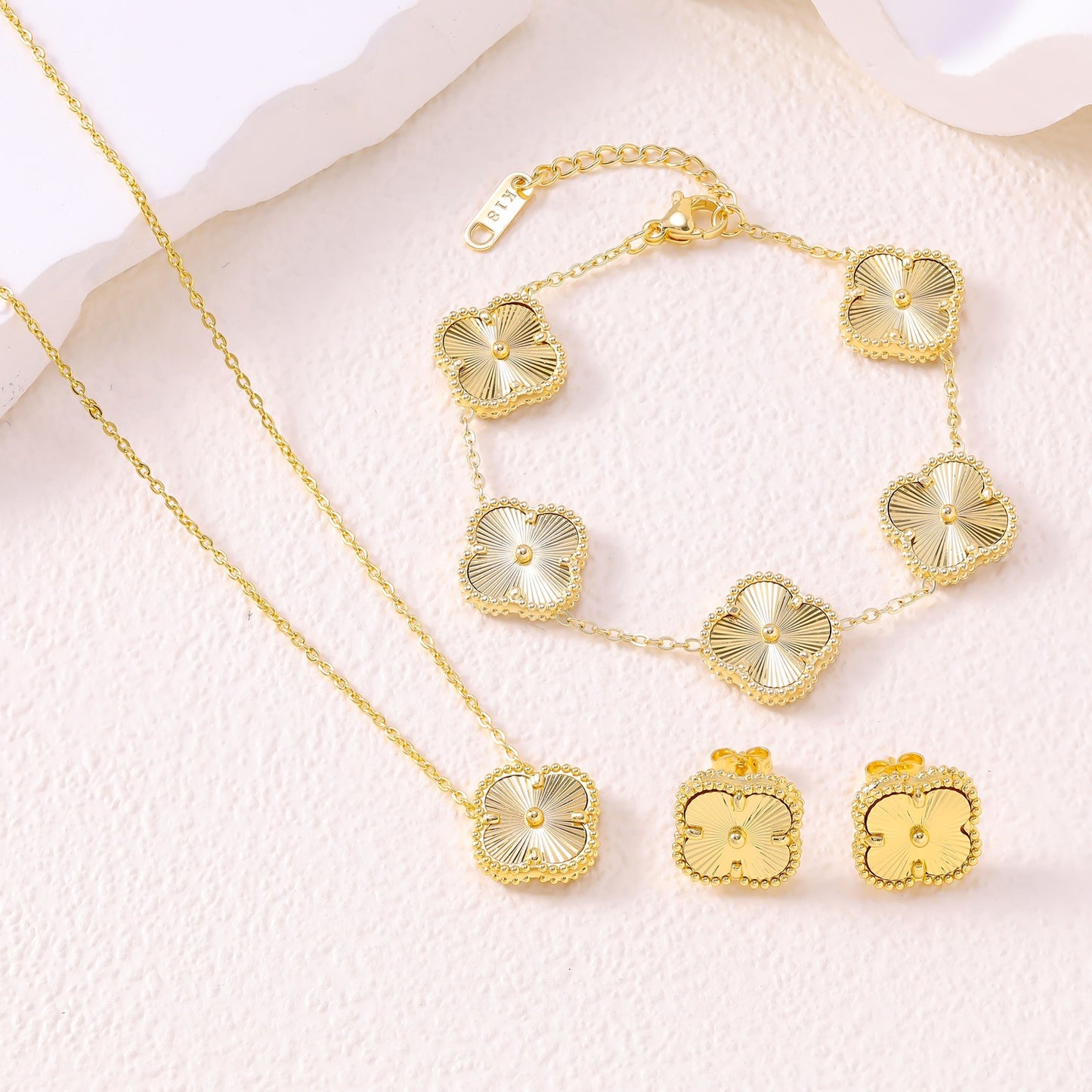 Golden Four-leaf Flower Design Personality Gold Necklaces