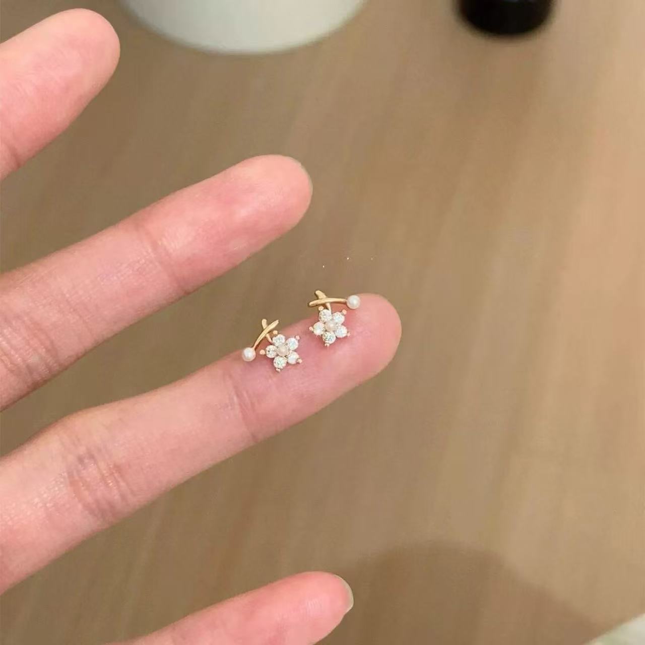 Flower Small Pearl Female Graceful Commuter Niche High Rings