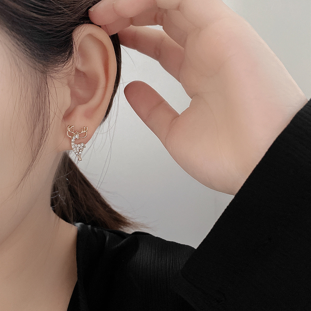 Petites boucles d'oreilles exquises en diamant Yi Lu Has You