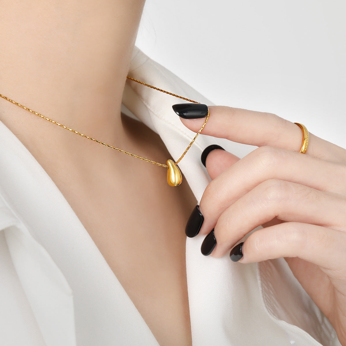Women's Water Drop Simple Personality Gold-plated Titanium Necklace