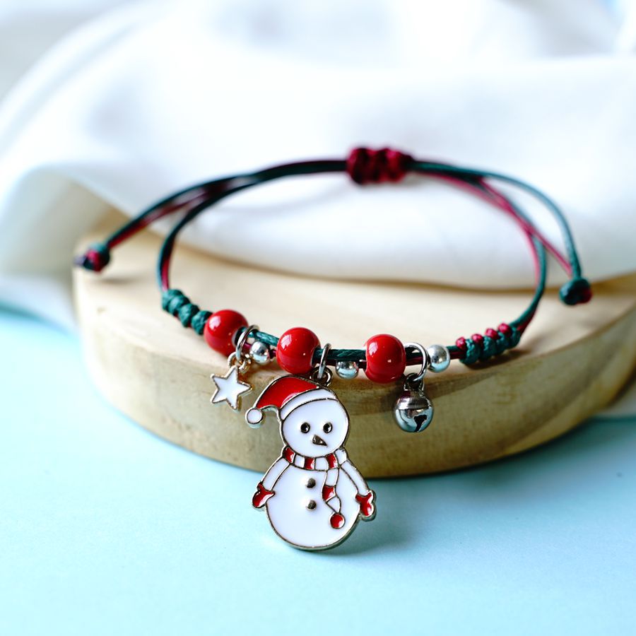 Gewebter roter Tragegurt. Beliebte Weihnachtsmann-Armbänder