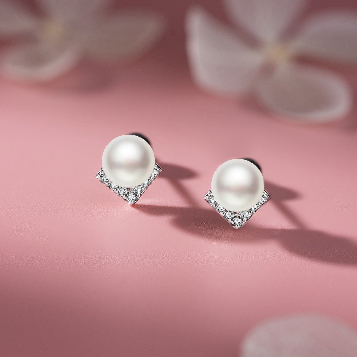 Women's V-shaped Imitation Pearl Exquisite Small Casual Zircon Stud Earrings