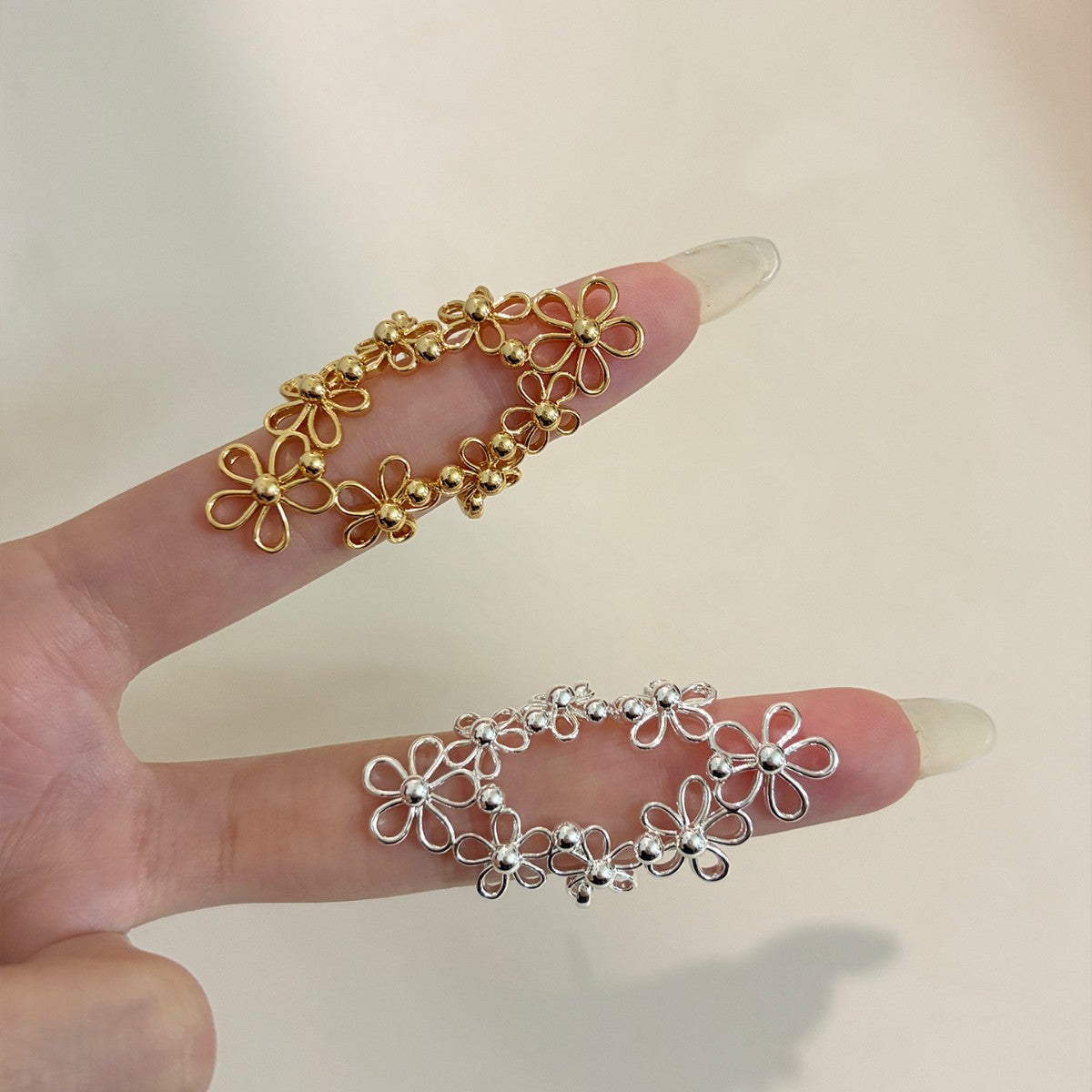 Women's Style Niche Hollow Metal Flower Lace Surrounding Ring