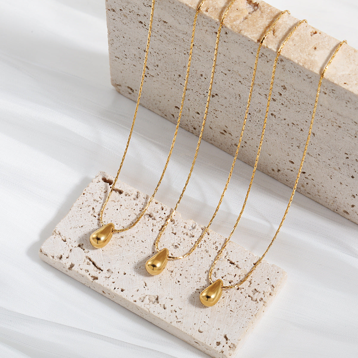 Women's Water Drop Simple Personality Gold-plated Titanium Necklace