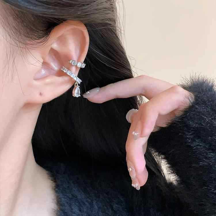 Personalized High-grade Diamond Water Drop Exquisite Niche Asymmetric Light Luxury Ear Clip