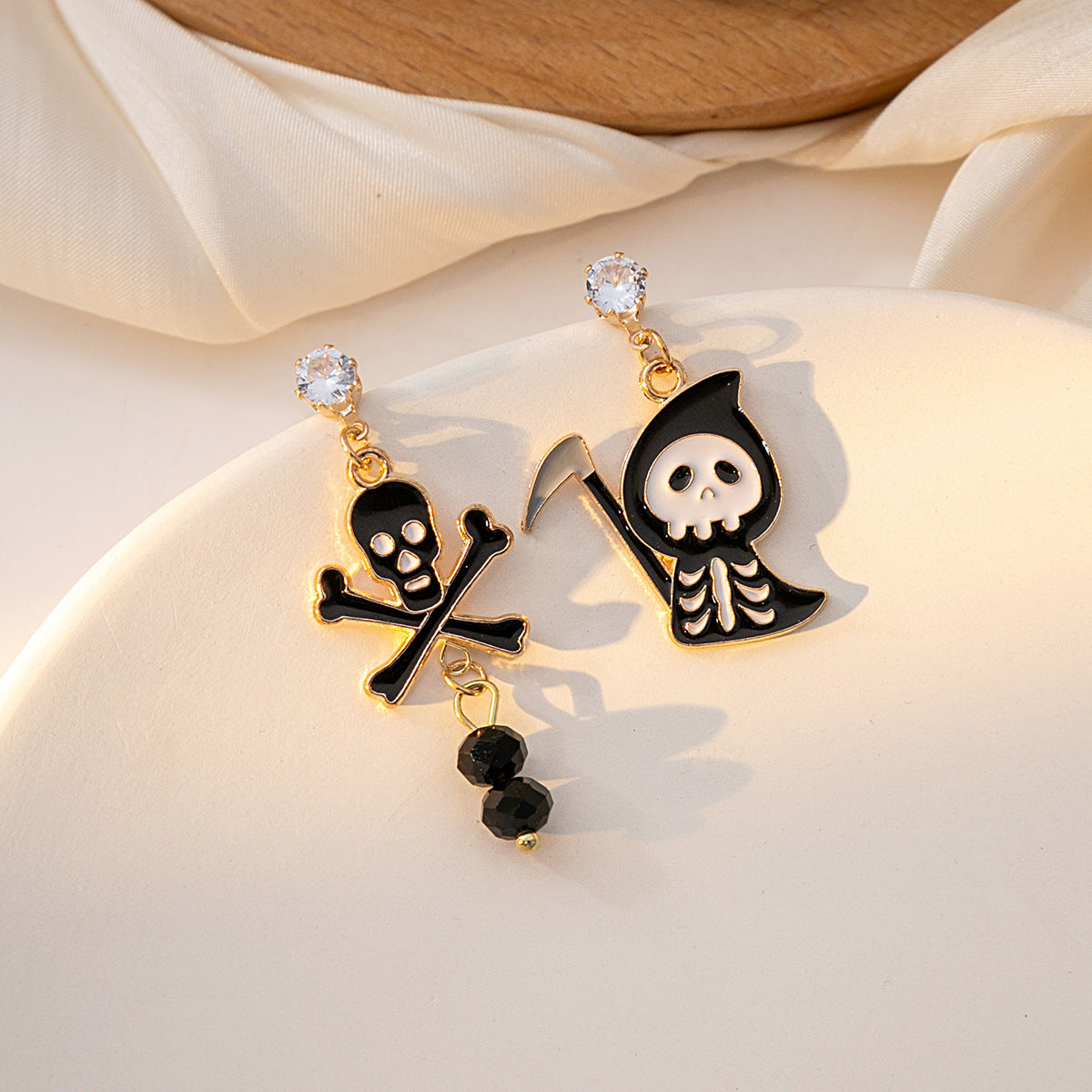 Horror Funny Ghost Personalized Skull Drop Oil Earrings