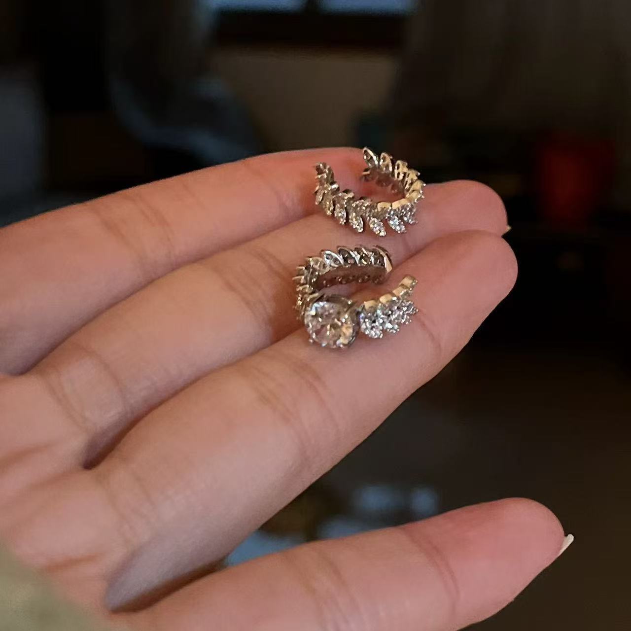 Super Flash Female Exquisite Micro Inlaid Zircon Ear Clip