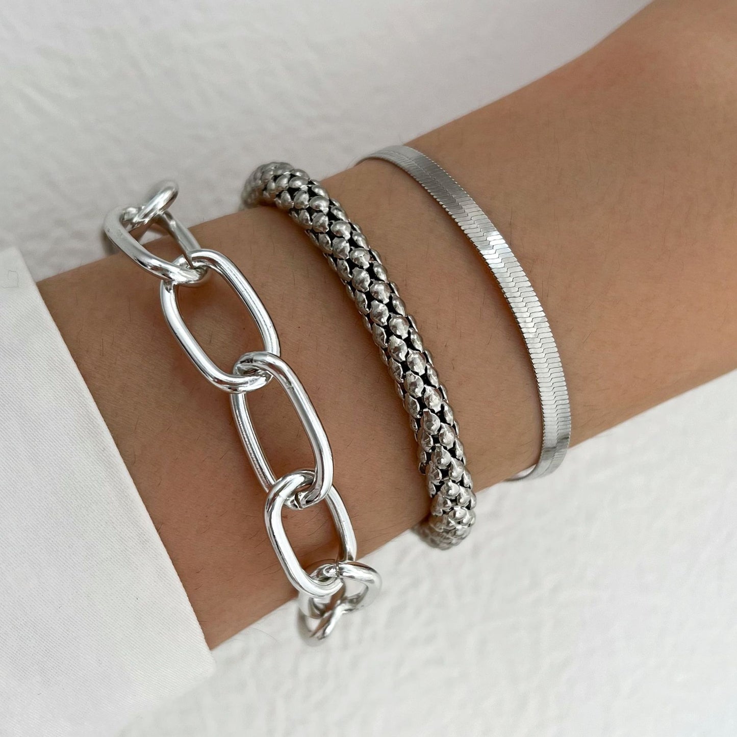 Metallanzug, Persönlichkeit, dicke Kette, kreative Armbänder