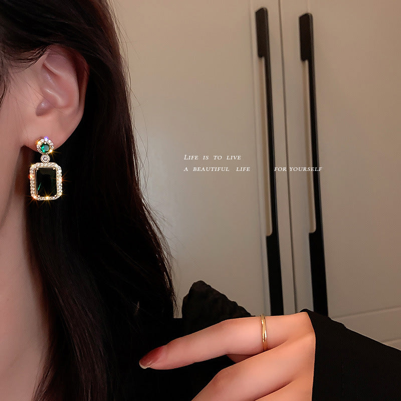 Women's Zircon Emerald Artificial Crystal Retro High-grade Light Luxury Clavicle Chain Jewelry Set