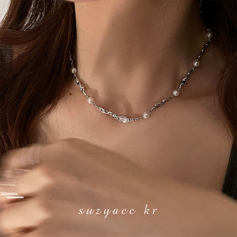 Light Luxury Minority Sweet Cool Pearl Rhinestone Female Design Personality Necklaces