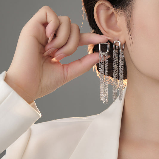 Boucles d'oreilles avancées à clip d'oreille en forme de U avec pompon en chaîne