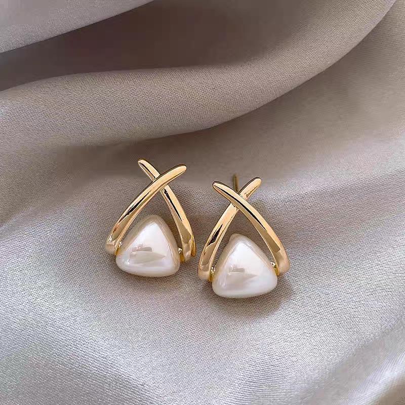 Women's French Pearl Light Luxury Elegant Niche Design Zircon Earrings