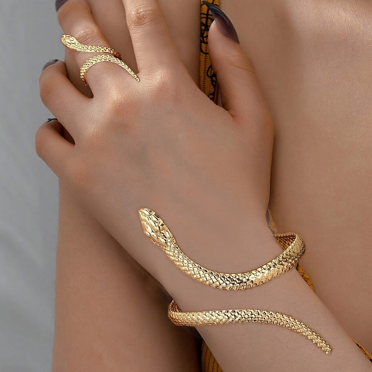 Design Golden Personalized Exaggerated Open Light Bracelet
