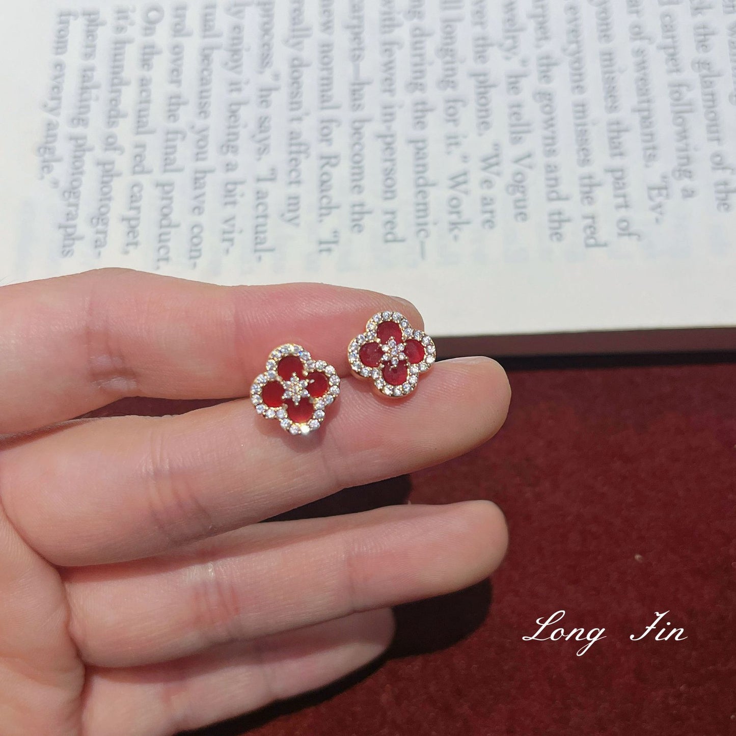 French Retro Tiger Eye White Shell Hollow Zircon Red Four-leaf Bracelets