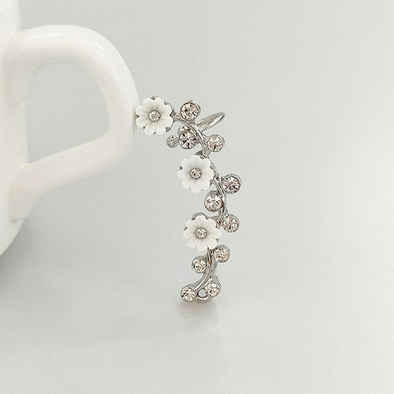 Small White Flower One-piece Fashion Unilateral Ear Clip