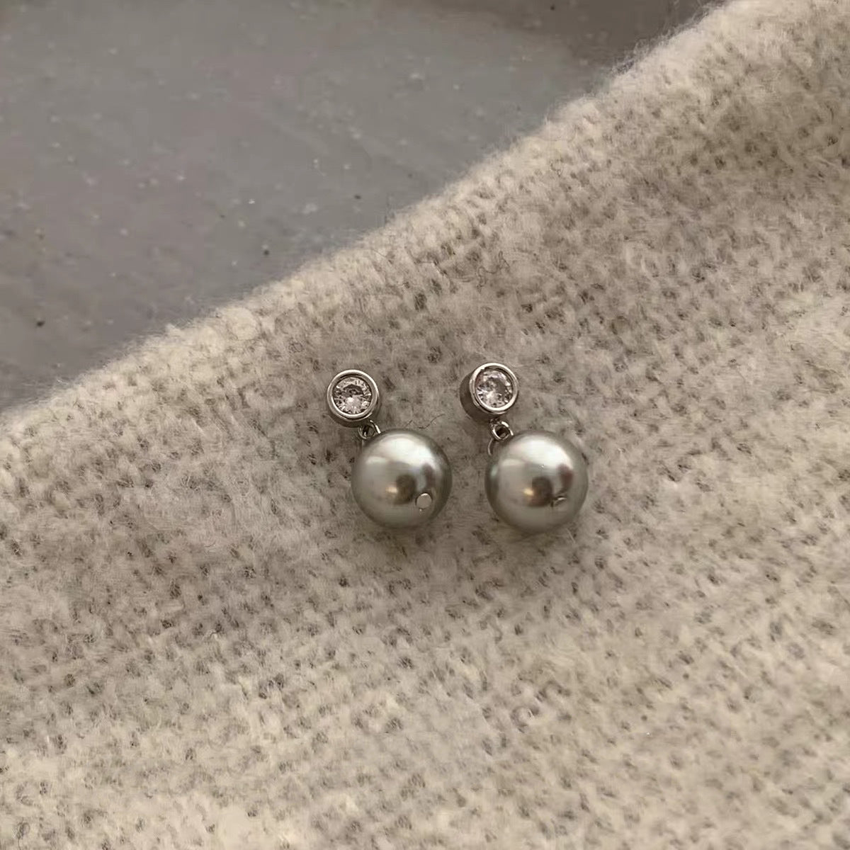 Gray Bean High Sense Light Luxury Earrings