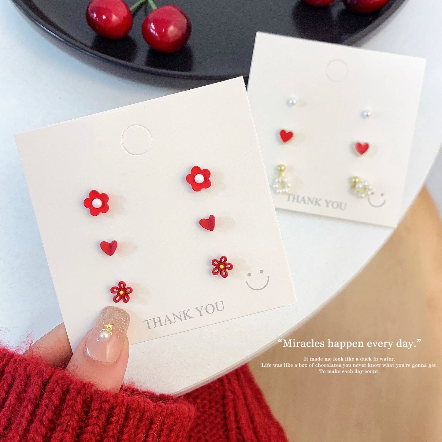 Ensemble de trois pièces de petites fleurs, boucles d'oreilles simples à aiguilles en argent