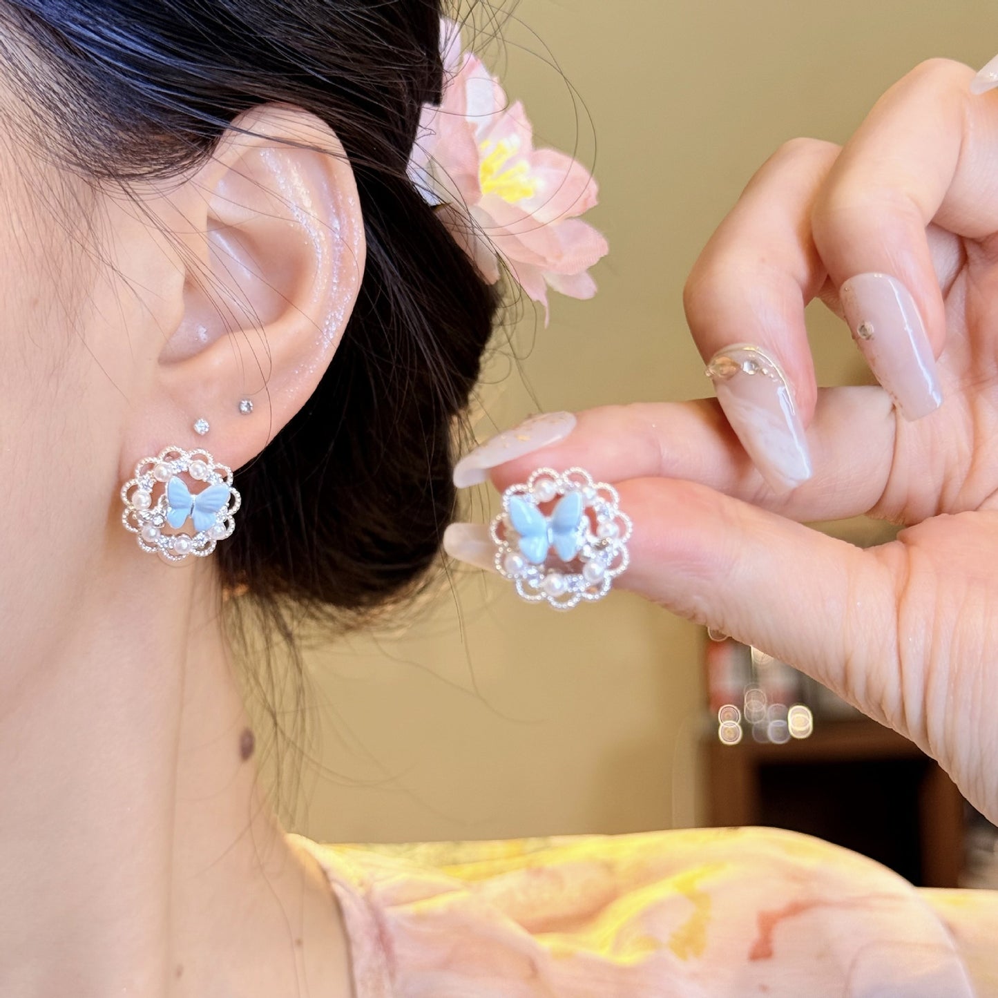 Women's Pink Butterfly Sparking Zirconium Pearl Light Earrings