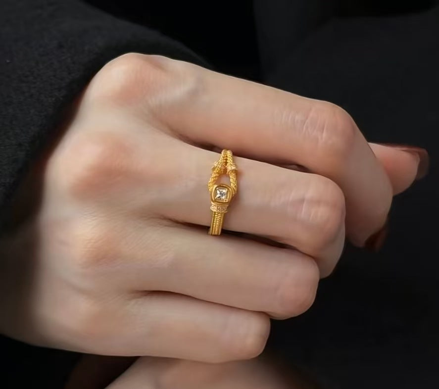 Chinese Retro Vachette Clasp Female Niche Unique Design Light Luxury Ring