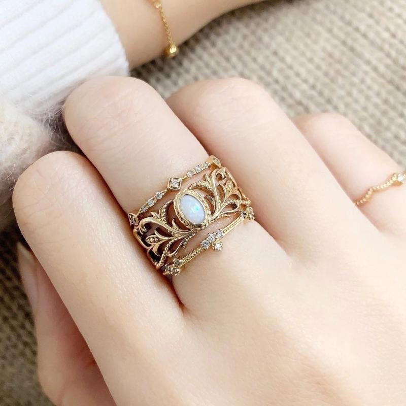 Women's Opal Retro Three-dimensional Hollow Vine Pattern Ring