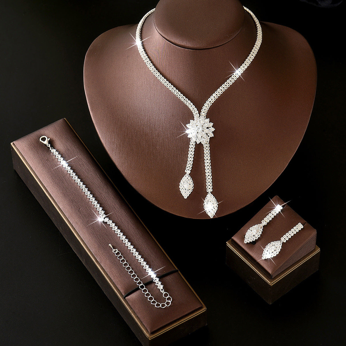 Women's Flower Rhinestone Light Luxury Bridal Wedding Graphy Necklaces