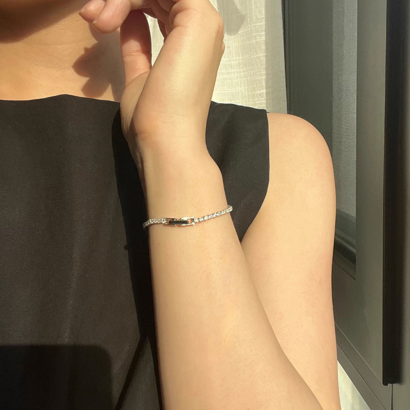 Glänzende Zirkon-Armbänder für Damen, erschwinglich, im Luxus-Stil