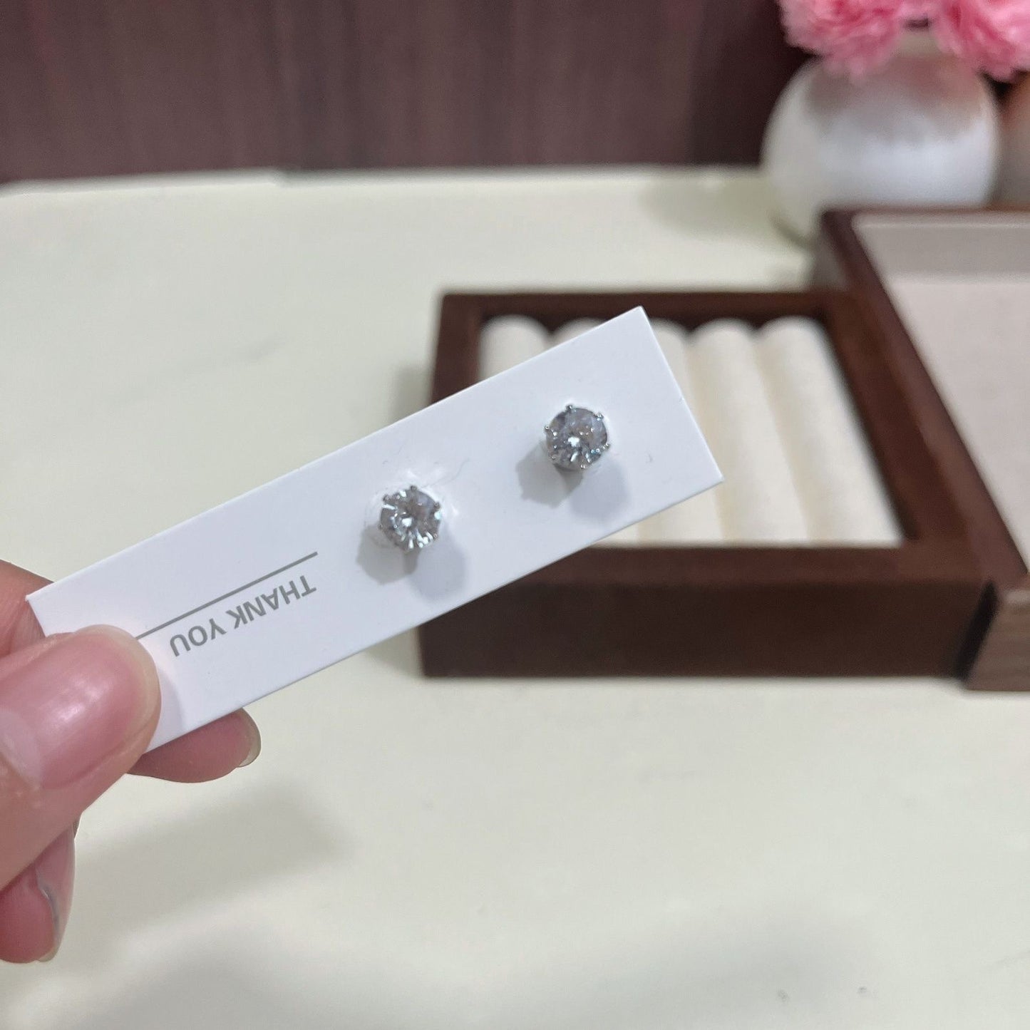 Innovative Zircon Bone Magnetic Female Magnet Ear Clip