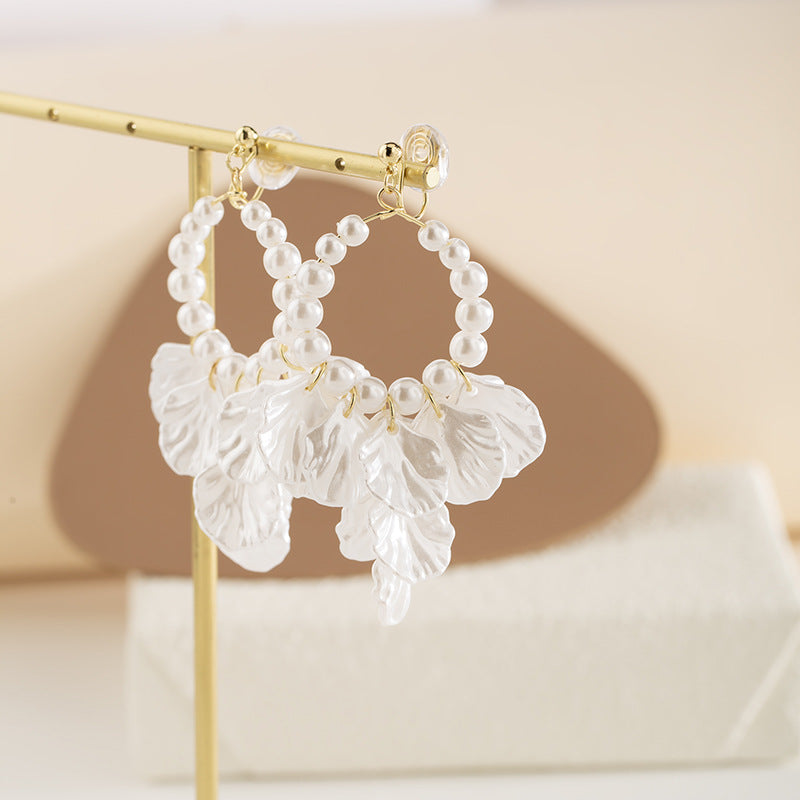 Women's Pearl Petal Flower Fashionable Elegant Big Mosquito Coil Without Pierced Rings
