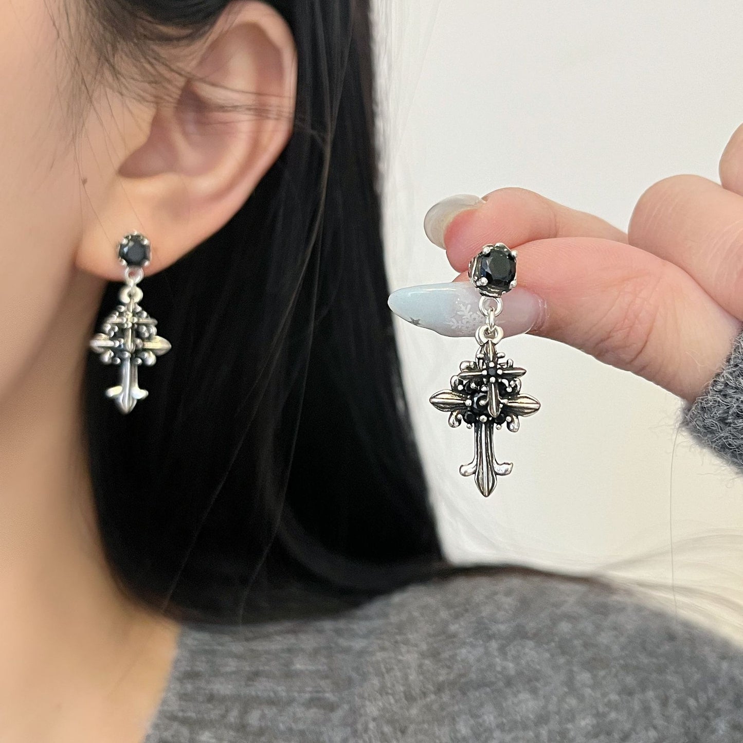 Women's Retro Distressed Cross Trendy Cold Niche Stud Earrings