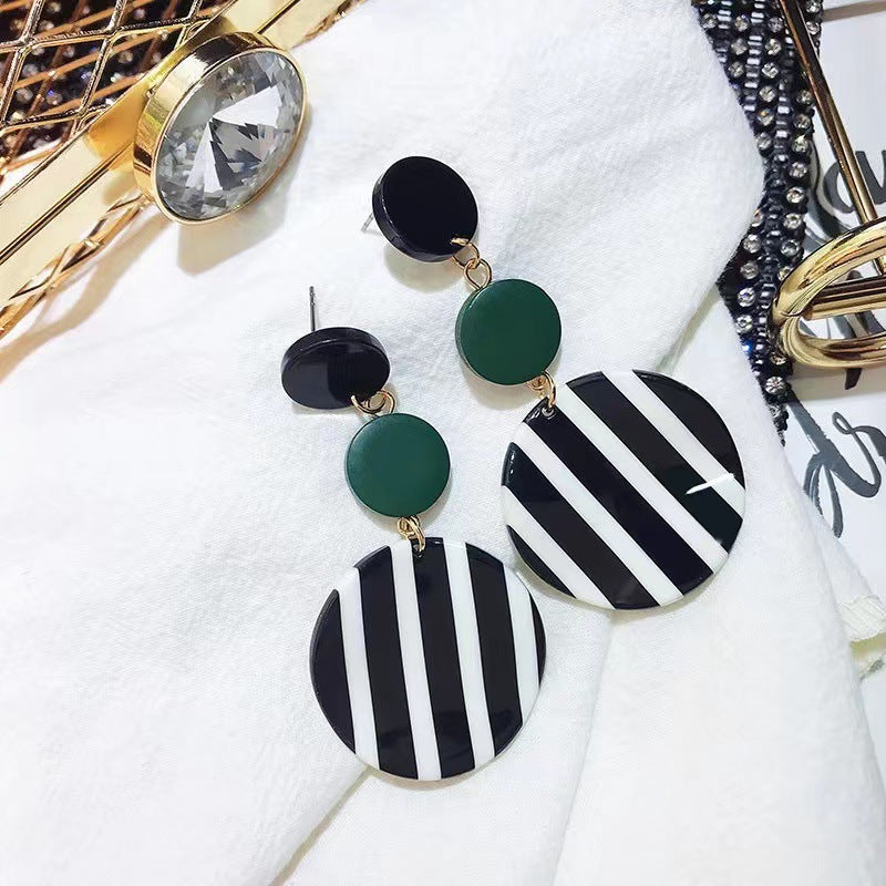 Personalized Geometric Long Face High-grade Striped Design Rings