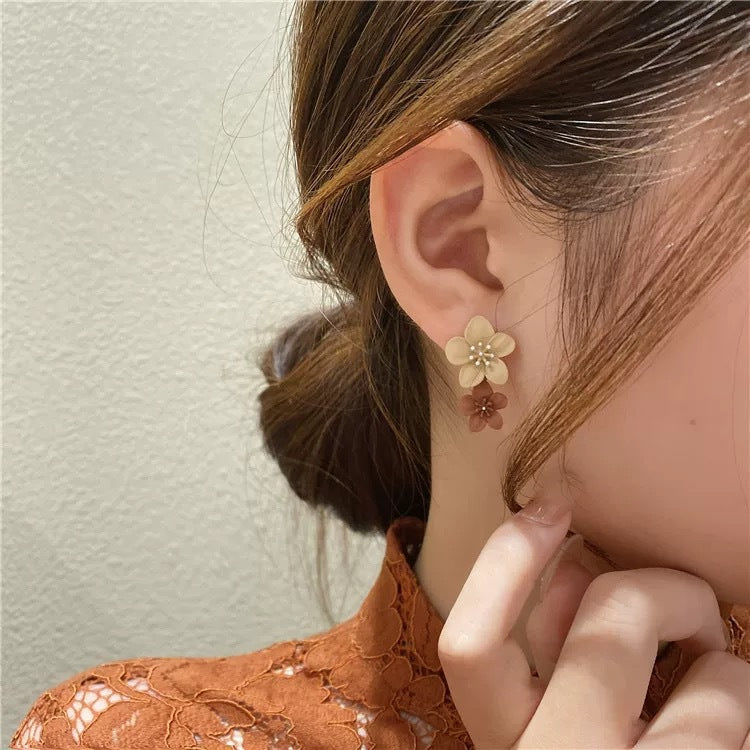 Women's Color Spray Paint Flower For Personalized Stud Earrings